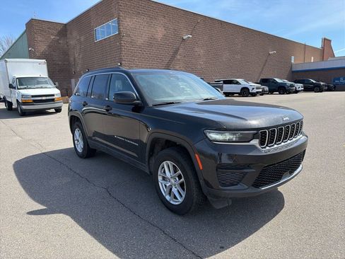 Used 2024 Jeep Grand Cherokee Laredo X w/ Luxury Tech Group I image 2