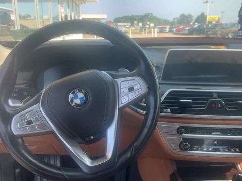 Used 2020 BMW 750i xDrive w/ Executive Package AWD/4WD image 4