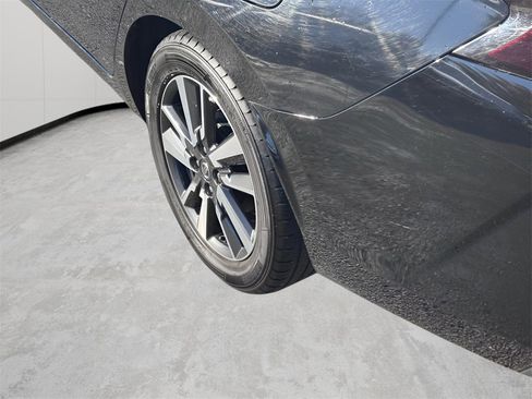 Used 2021 Nissan Versa SV image 11