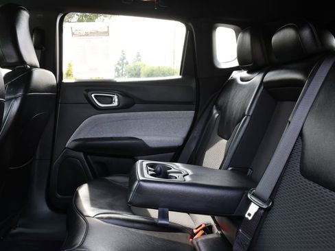 Used 2023 Jeep Compass Latitude AWD/4WD image 19
