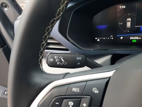 Used 2024 Volkswagen Taos SE w/ Panoramic Sunroof Package image 35