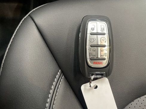 New 2026 Chrysler Pacifica Select image 26