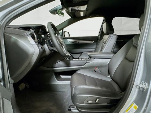 New 2026 Cadillac XT5 Luxury w/ LPO, ONYX Package image 12