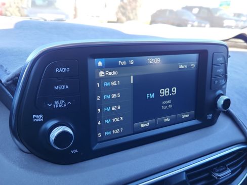 Used 2019 Hyundai Santa Fe SE image 20