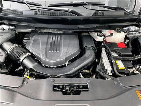 Used 2024 Chevrolet Traverse LT FWD image 11