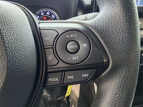 Used 2020 Toyota RAV4 LE image 19