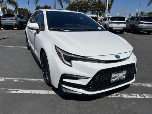 Used 2024 Toyota Corolla SE w/ SE Package FWD image 4