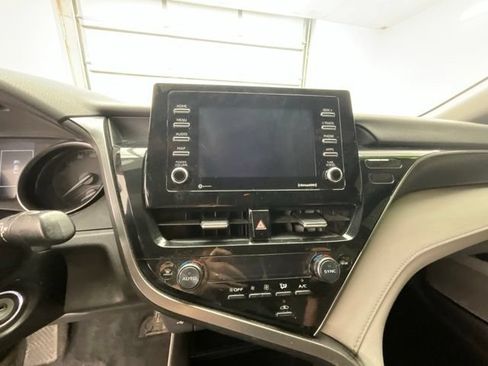 Used 2023 Toyota Camry SE FWD image 11