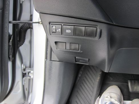 Used 2023 Toyota Corolla Cross XLE AWD/4WD image 12