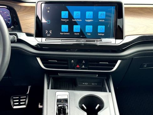 Certified 2025 Volkswagen Atlas SE FWD image 30