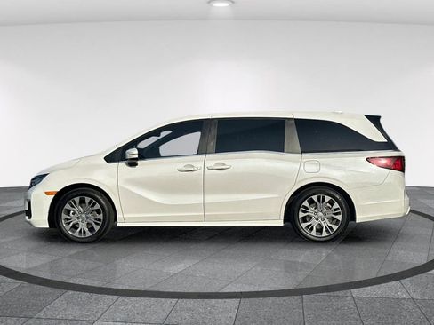 Used 2025 Honda Odyssey Touring image 9