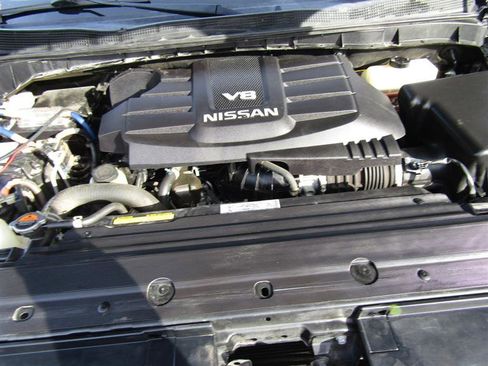 Used 2018 Nissan Titan SV image 35