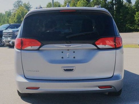 Used 2020 Chrysler Voyager Lxi image 6