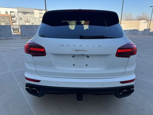 Used 2015 Porsche Cayenne S image 4