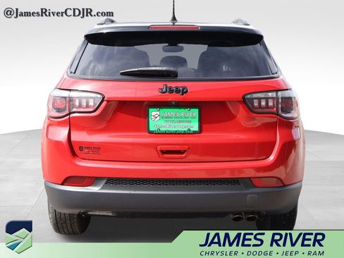 Used 2019 Jeep Compass Latitude FWD image 4