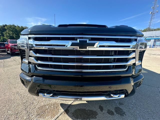 Used 2024 Chevrolet Silverado 2500 High Country w/ Technology Package AWD/4WD image 34