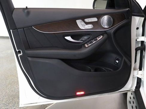 Used 2019 Mercedes-Benz GLC 300 4MATIC image 14