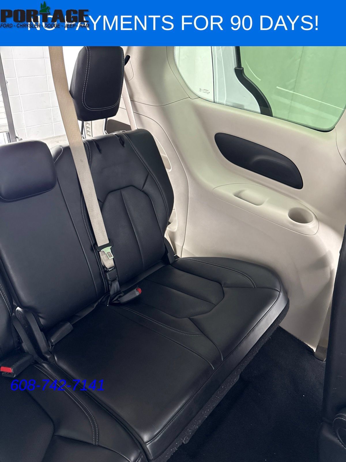 Used 2024 Chrysler Pacifica Touring-L FWD image 30