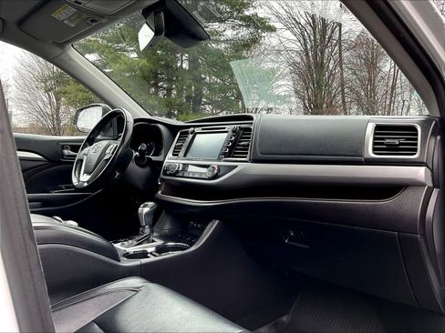 Used 2018 Toyota Highlander XLE w/ Protection Package #3 image 22