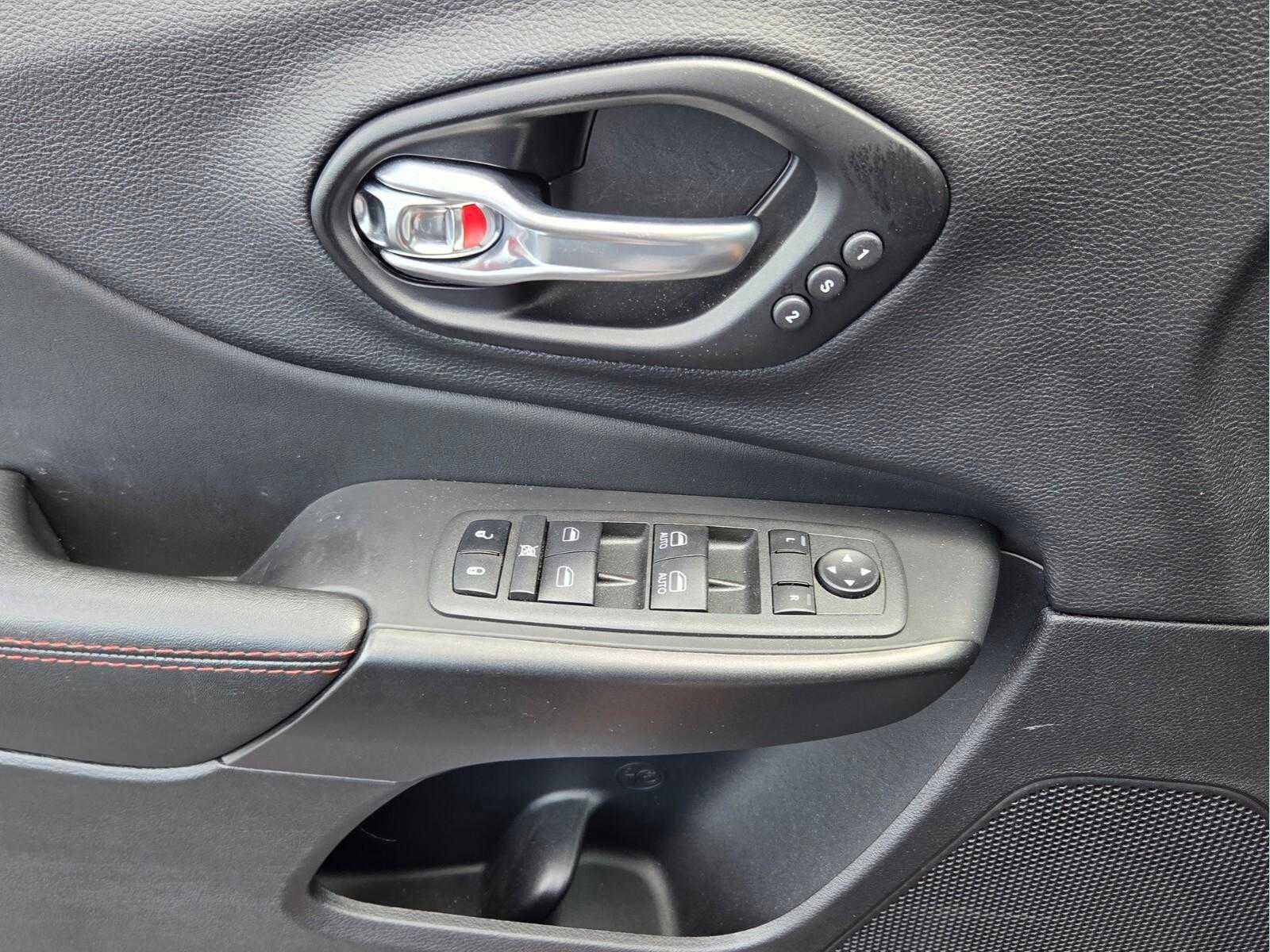 Used 2022 Jeep Cherokee Trailhawk w/ Sun, Sound & Nav Group AWD/4WD image 35