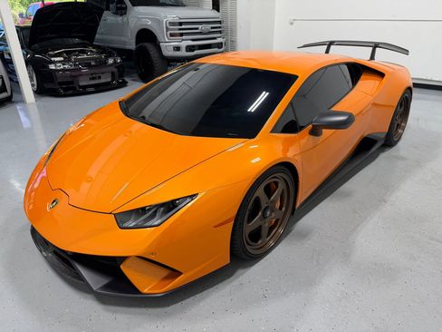 Used 2018 Lamborghini Huracan Performante AWD/4WD image 3