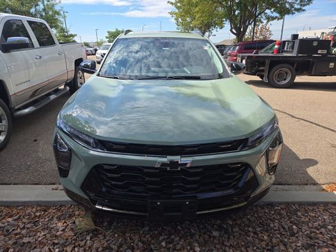 Used 2025 Chevrolet Trax ACTIV w/ Sunroof Package FWD image 2