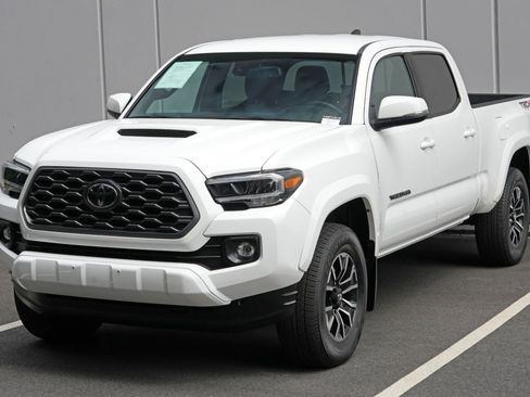 Used 2023 Toyota Tacoma TRD Sport w/ Black Out Package (TMS) AWD/4WD image 43