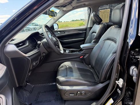 Used 2023 Jeep Grand Cherokee L Limited w/ Luxury Tech Group II AWD/4WD image 5