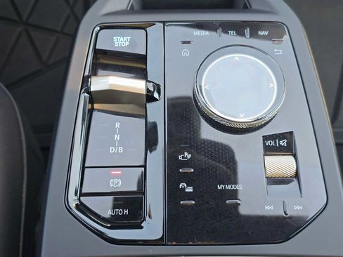Used 2024 BMW iX xDrive50 w/ Premium Package AWD/4WD image 29