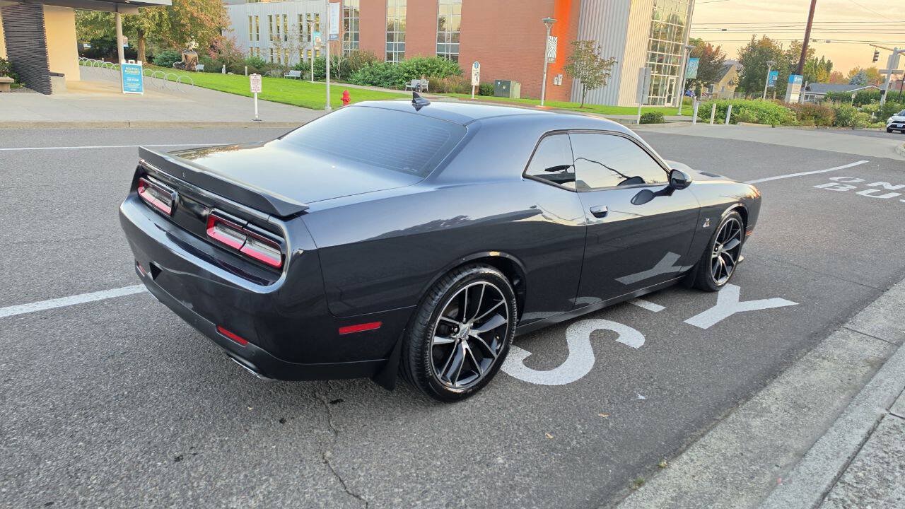 Used 2016 Dodge Challenger R/T Scat Pack w/ Leather Interior Group RWD image 5