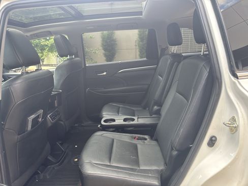 Used 2019 Toyota Highlander Limited Platinum AWD/4WD image 31