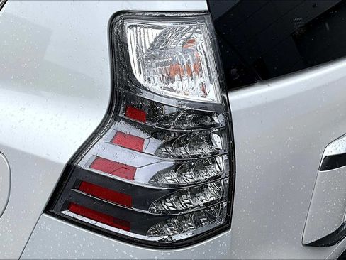 Used 2023 Lexus GX 460 Luxury image 32