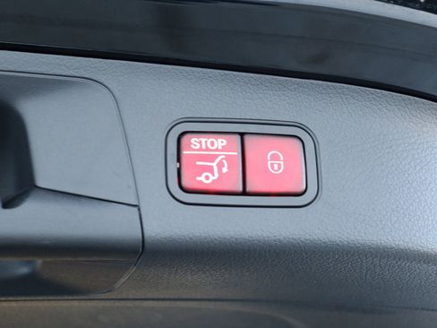 Certified 2025 Mercedes-Benz GLA 250 image 17