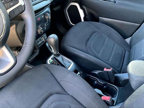 Used 2020 Jeep Renegade Latitude w/ Popular Equipment Group image 14