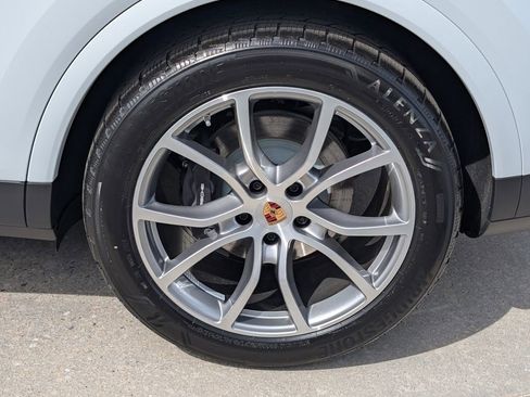New 2026 Porsche Cayenne AWD/4WD image 32