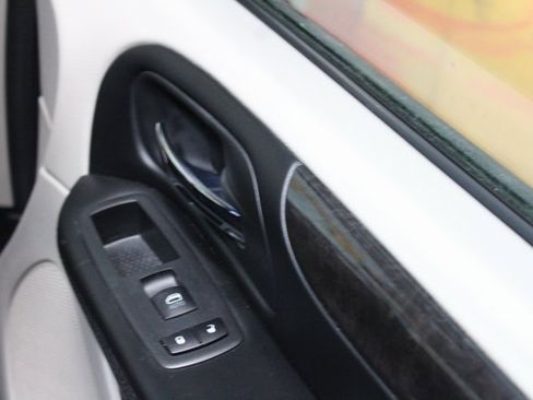 Used 2018 Dodge Grand Caravan SE w/ UConnect Hands-Free Group image 10