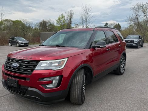 Used 2016 Ford Explorer Sport w/ Equipment Group 401A AWD/4WD image 2