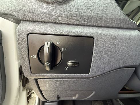 Used 2010 Ford Transit Connect XL image 31