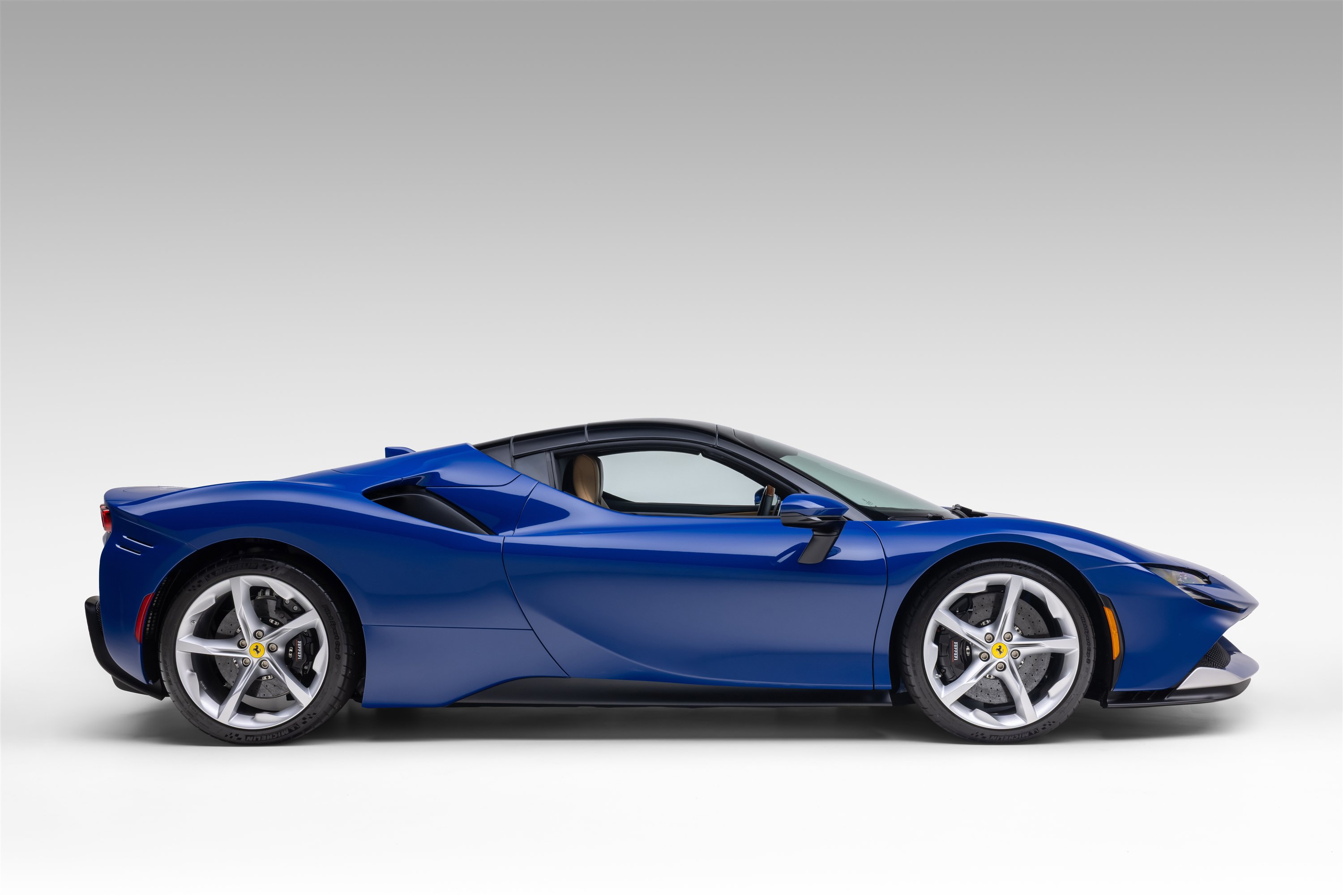 Certified 2022 Ferrari SF90 Spider AWD/4WD image 11