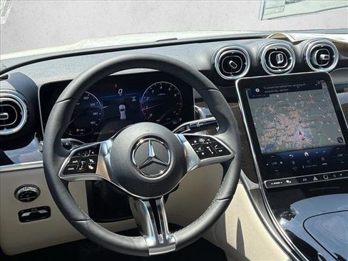 Used 2025 Mercedes-Benz GLC 300 image 17