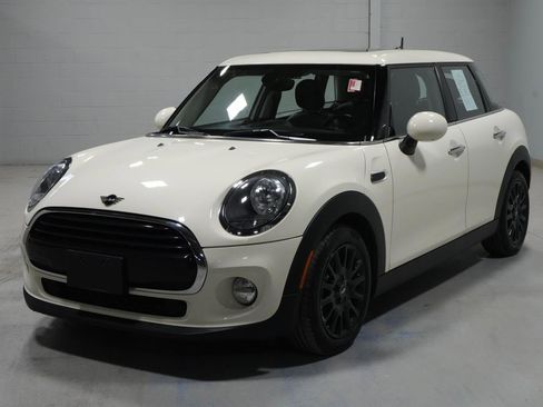 Used 2019 MINI Cooper 4-Door Hardtop image 1