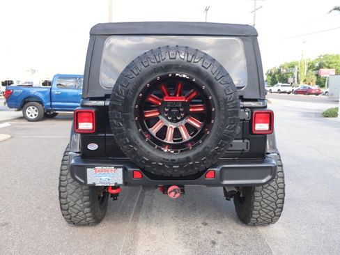 Used 2022 Jeep Wrangler Unlimited Rubicon image 14