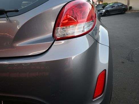 Used 2017 Hyundai Veloster image 9