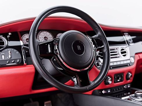 Used 2018 Rolls-Royce Wraith RWD image 43