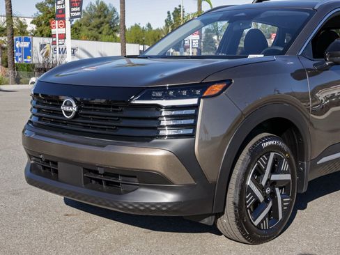 New 2026 Nissan Kicks SV image 10