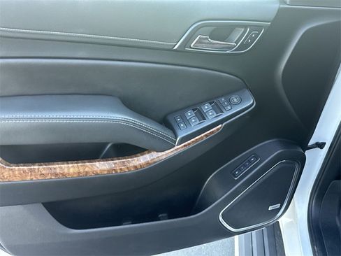 Used 2020 Chevrolet Suburban Premier w/ Premier Plus Edition image 13