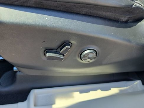 Certified 2023 Chrysler Pacifica Touring-L FWD image 16