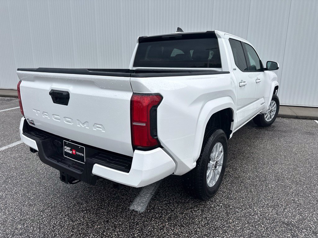 Used 2025 Toyota Tacoma SR5 AWD/4WD image 7