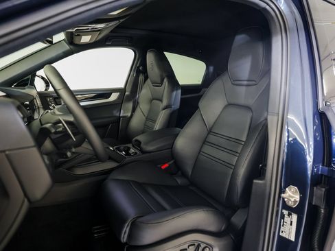 Certified 2026 Porsche Cayenne Coupe AWD/4WD image 5