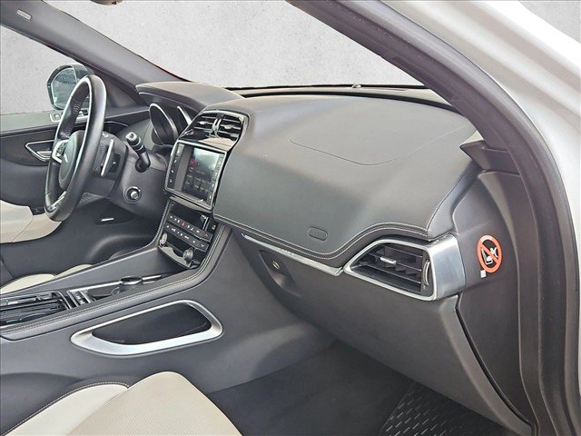 Used 2018 Jaguar F-PACE R-Sport AWD/4WD image 18